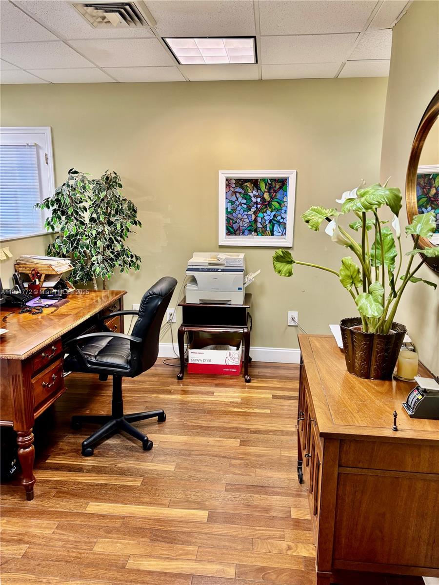 328  /   sq. ft. $ 2025-10-07 0 Photo