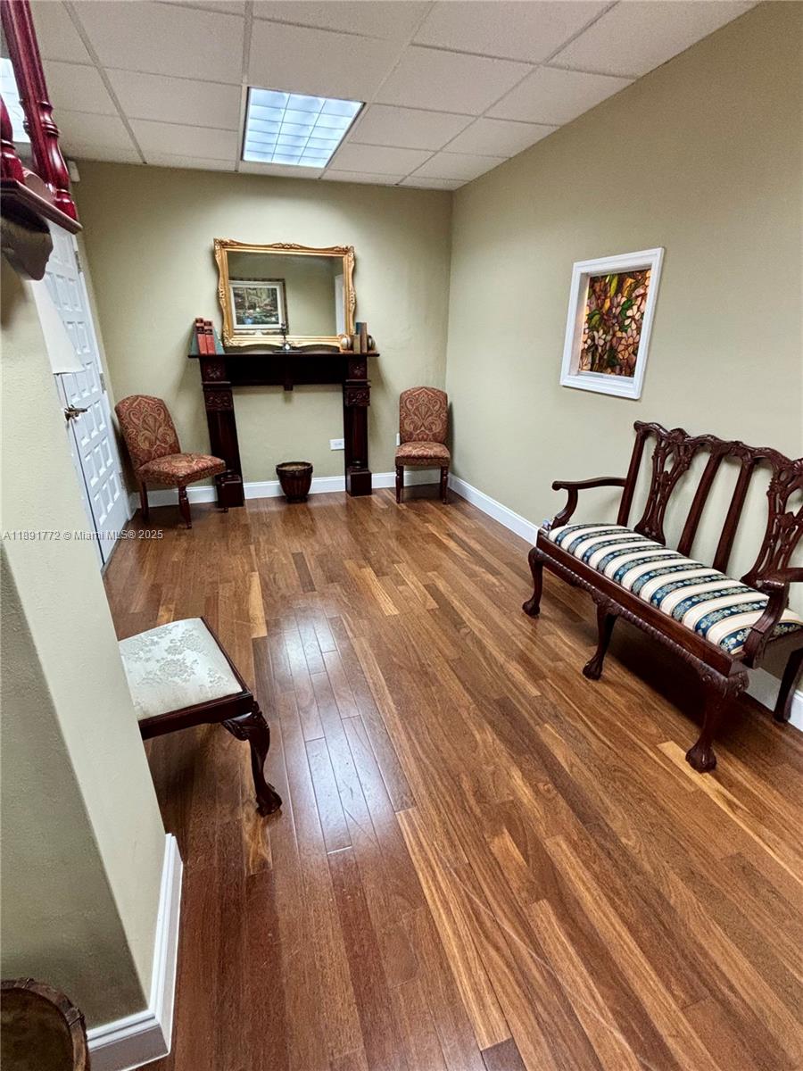 328  /   sq. ft. $ 2025-10-07 0 Photo