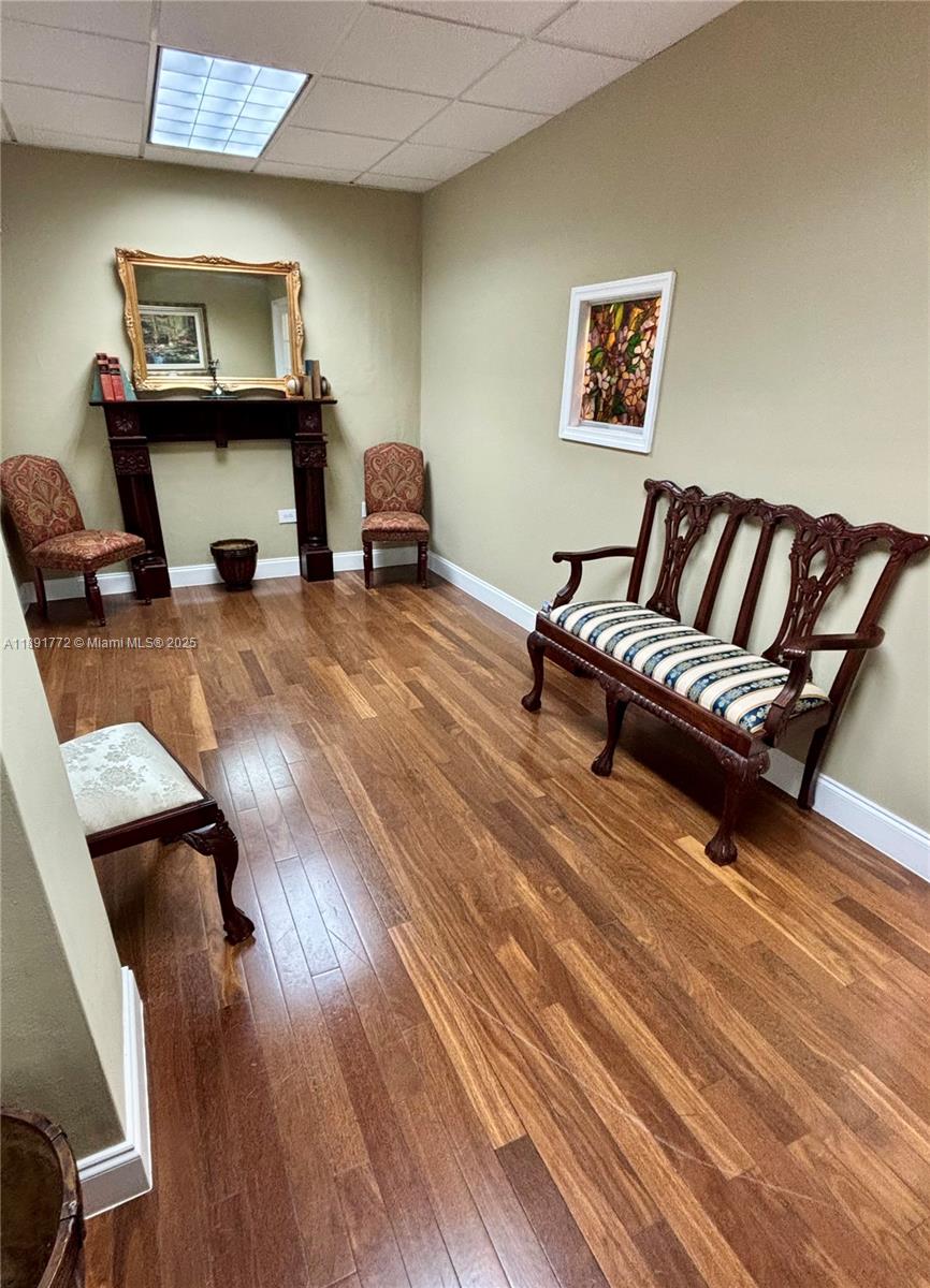 328  /   sq. ft. $ 2025-10-07 0 Photo