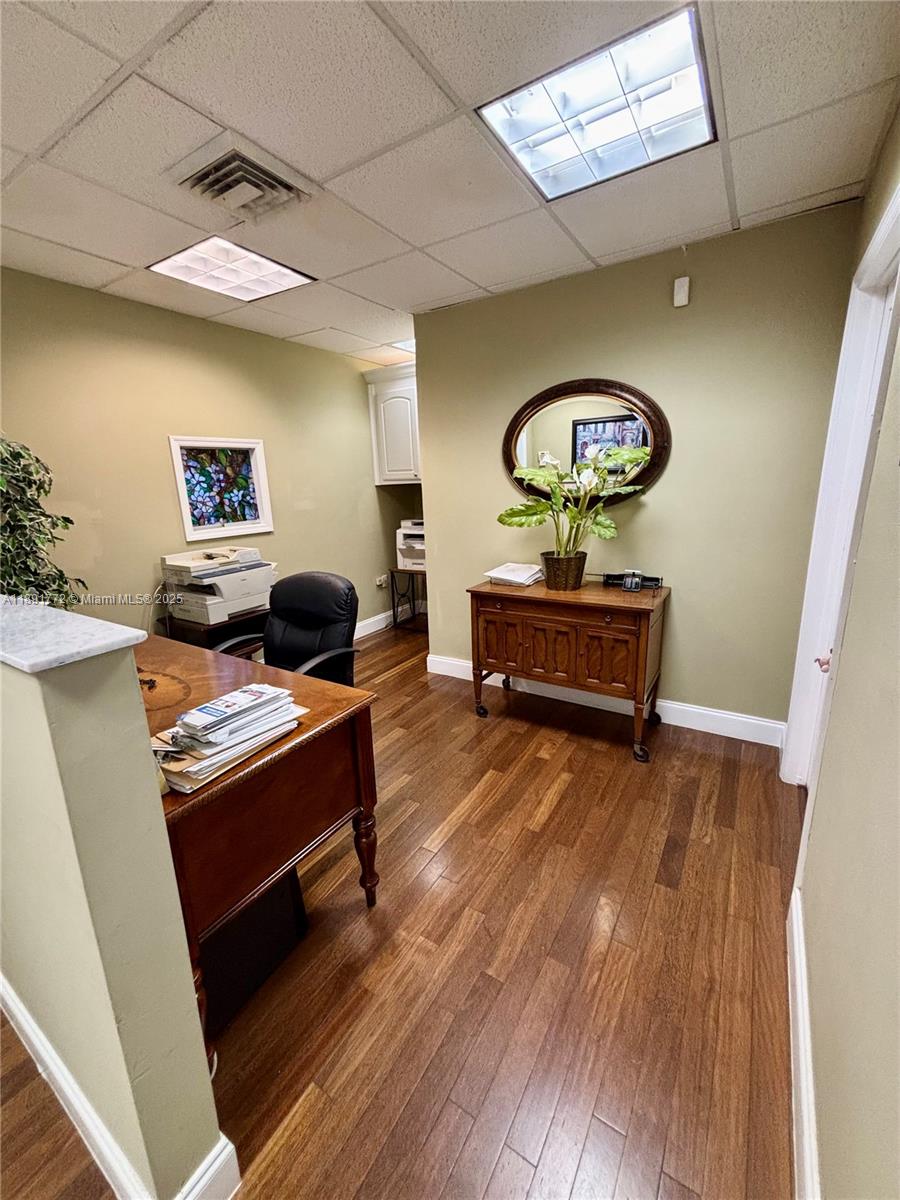 328  /   sq. ft. $ 2025-10-07 0 Photo