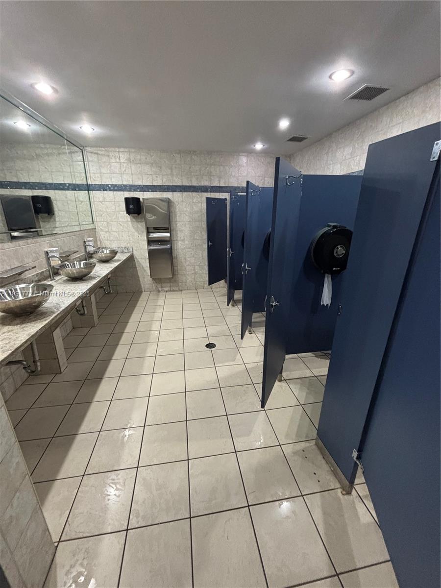 328  /   sq. ft. $ 2025-10-07 0 Photo