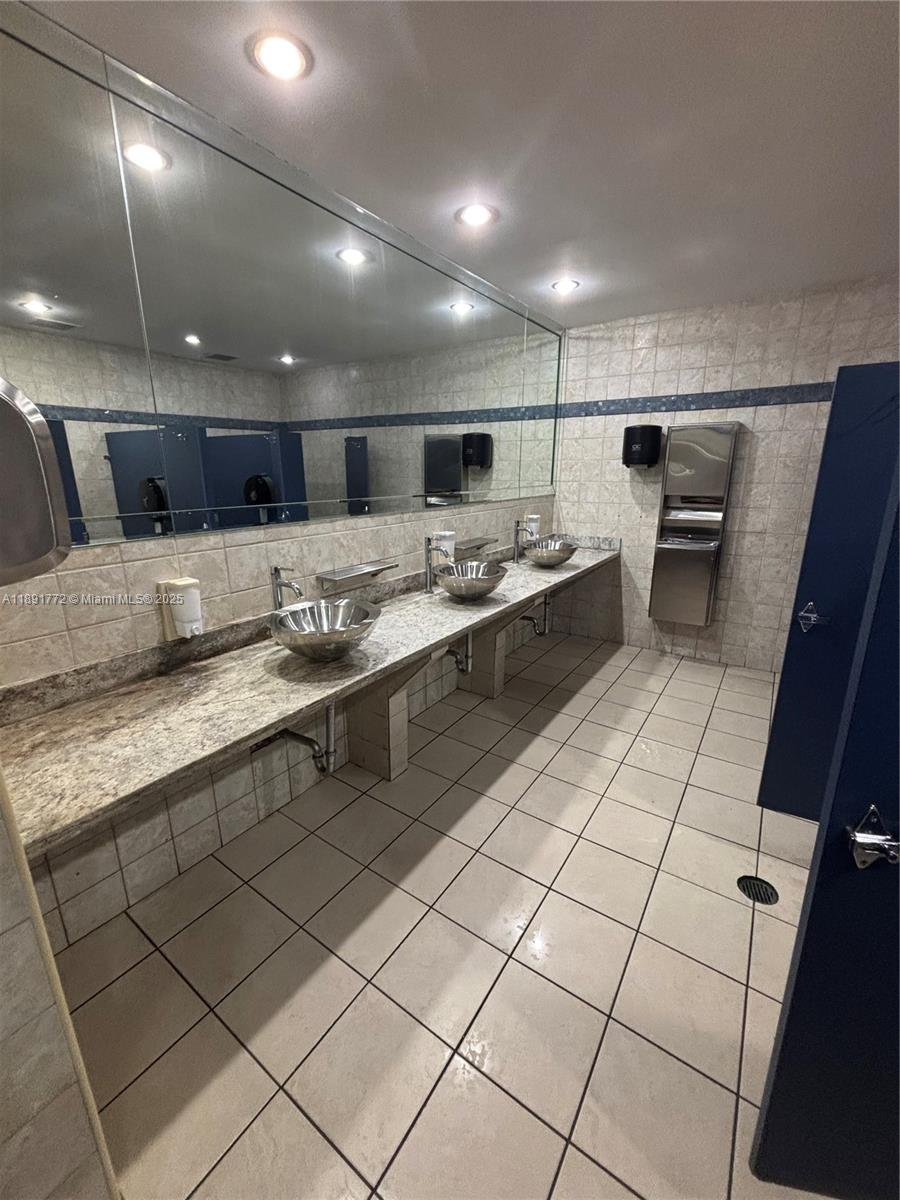 328  /   sq. ft. $ 2025-10-07 0 Photo