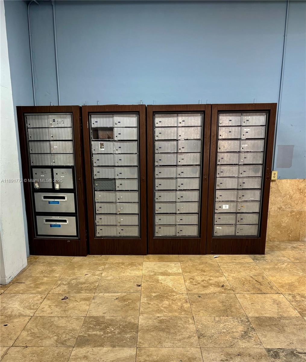 328  /   sq. ft. $ 2025-10-07 0 Photo