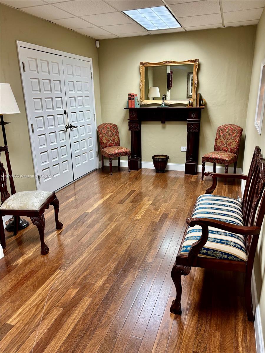 328  /   sq. ft. $ 2025-10-07 0 Photo