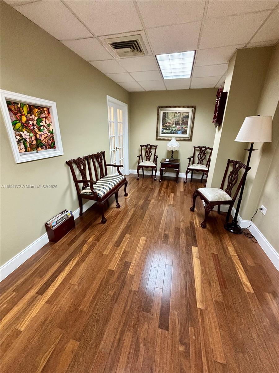 328  /   sq. ft. $ 2025-10-07 0 Photo