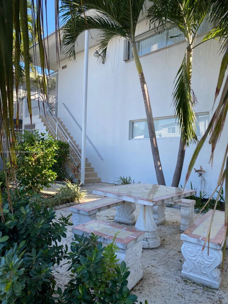   /  7865 sq. ft. $ 2025-10-07 0 foto