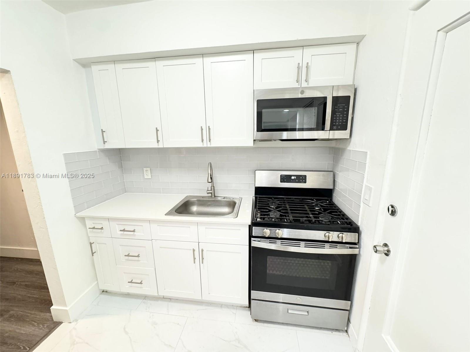   /  7865 sq. ft. $ 2025-10-07 0 foto