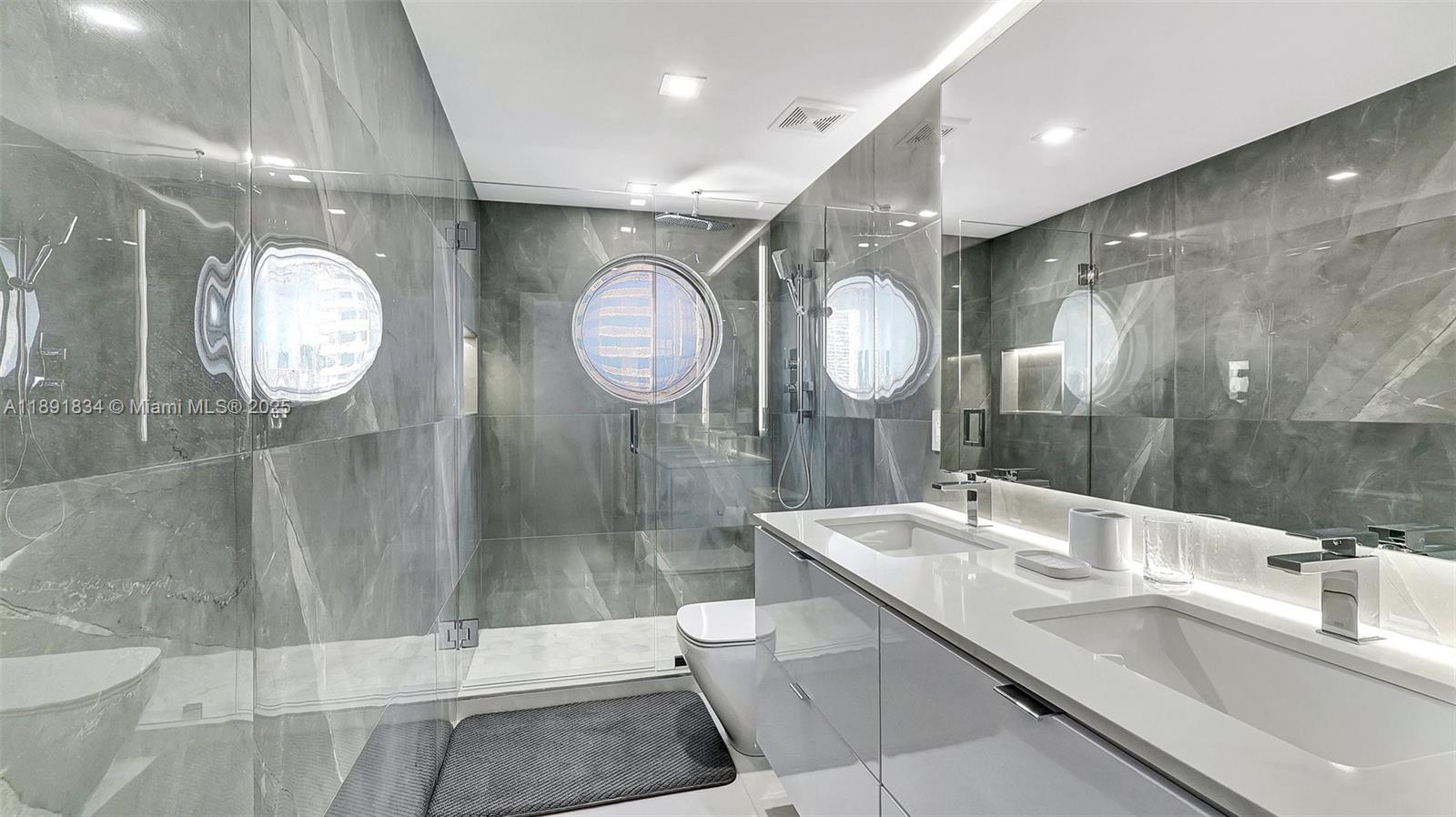 1004 3 / 3 1930 sq. ft. $ 2025-10-07 0 foto