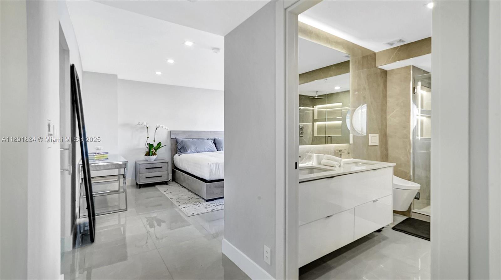 1004 3 / 3 1930 sq. ft. $ 2025-10-07 0 foto