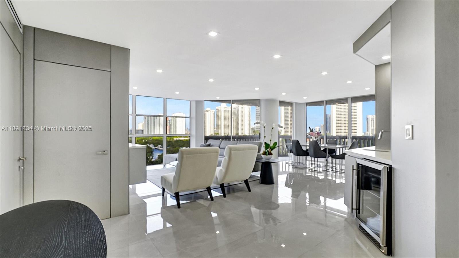 1004 3 / 3 1930 sq. ft. $ 2025-10-07 0 foto