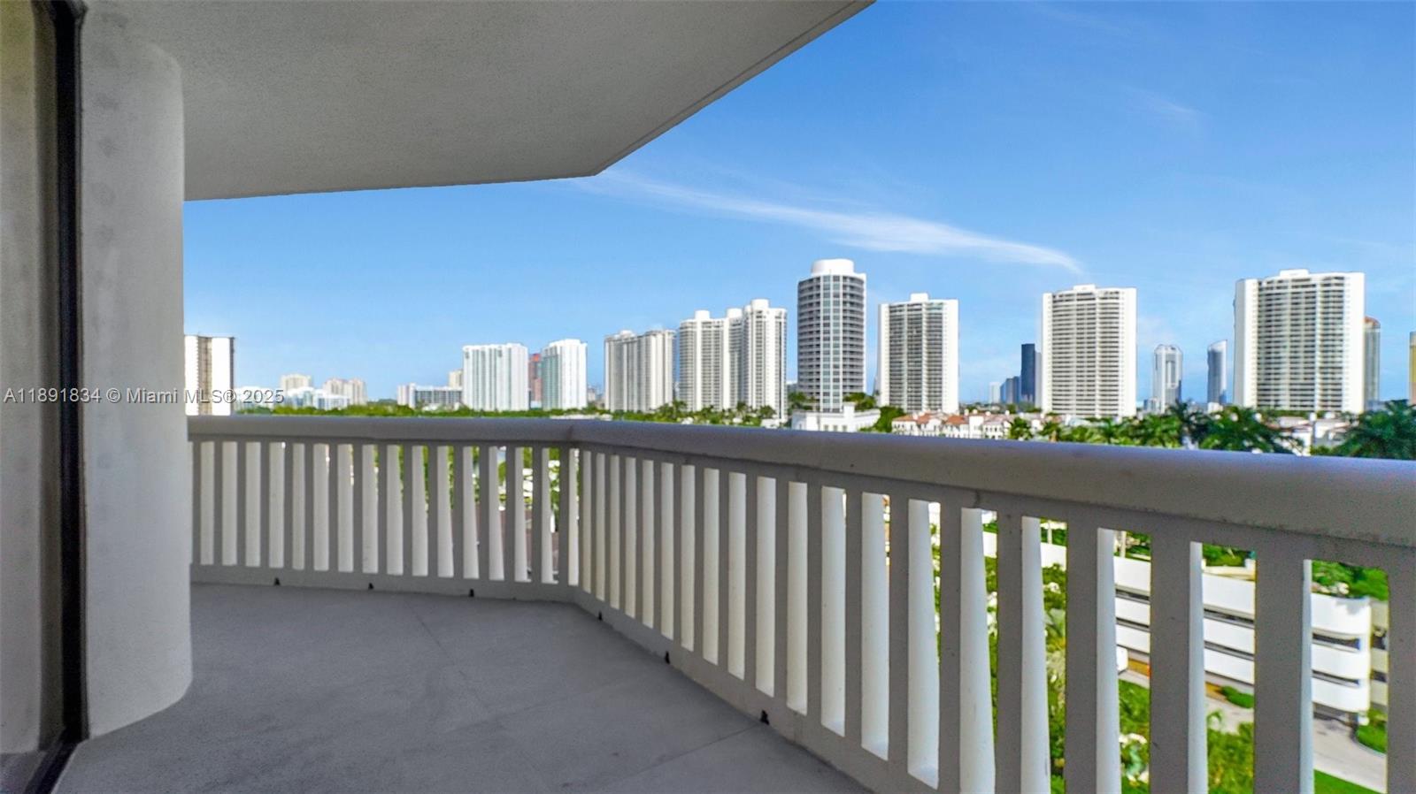 1004 3 / 3 1930 sq. ft. $ 2025-10-07 0 foto