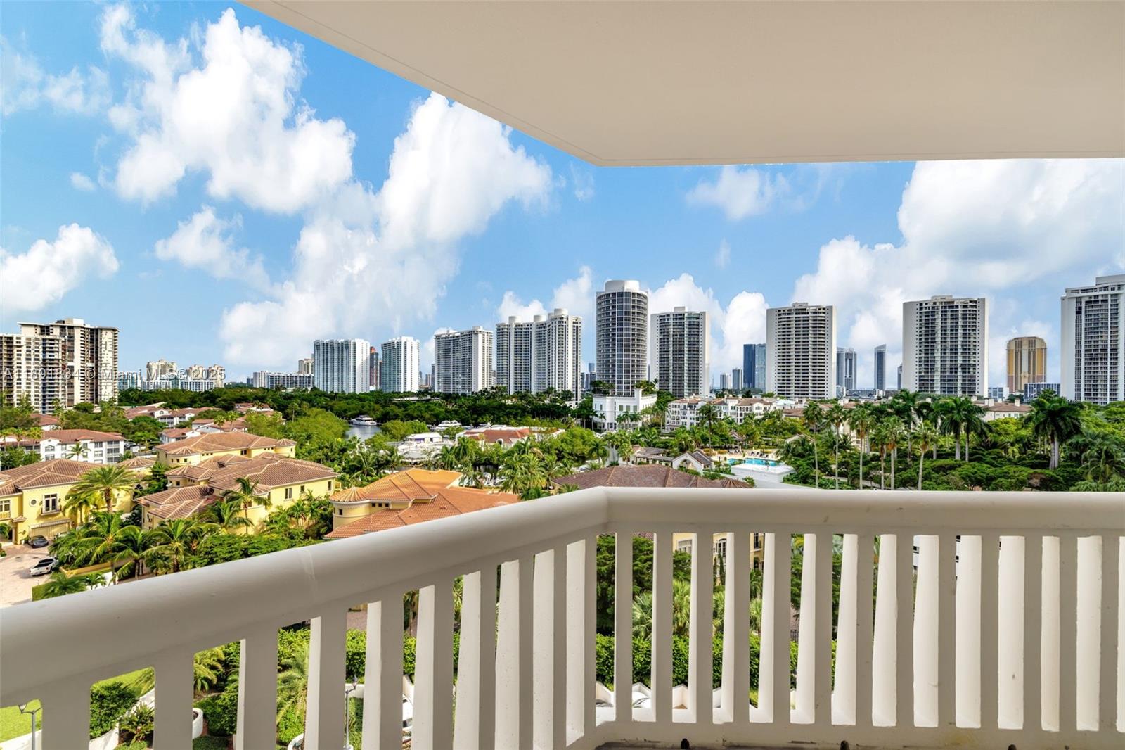 1004 3 / 3 1930 sq. ft. $ 2025-10-07 0 foto