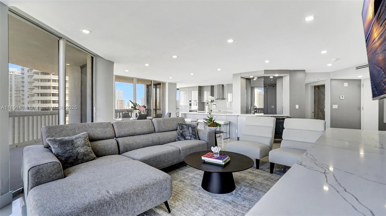 1004 3 / 3 1930 sq. ft. $ 2025-10-07 0 foto