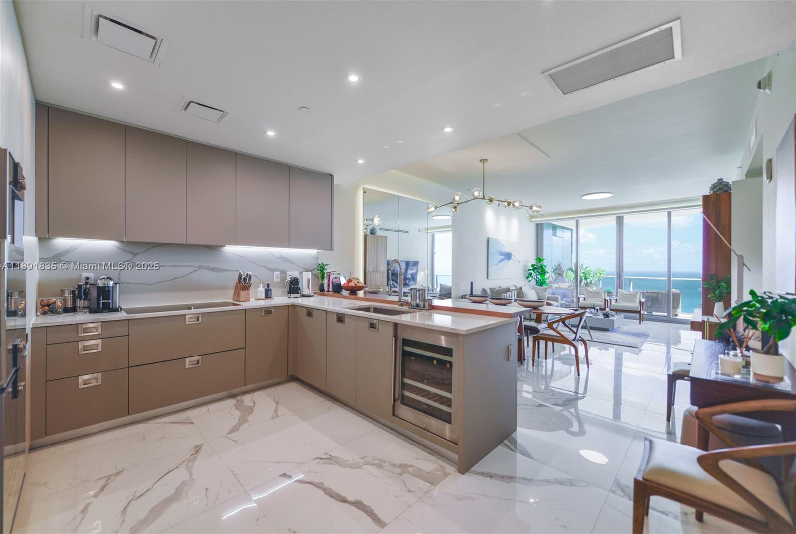 See details 4203 2 / 3 1447 sq. ft. $ 2025-10-08 0 Photo
