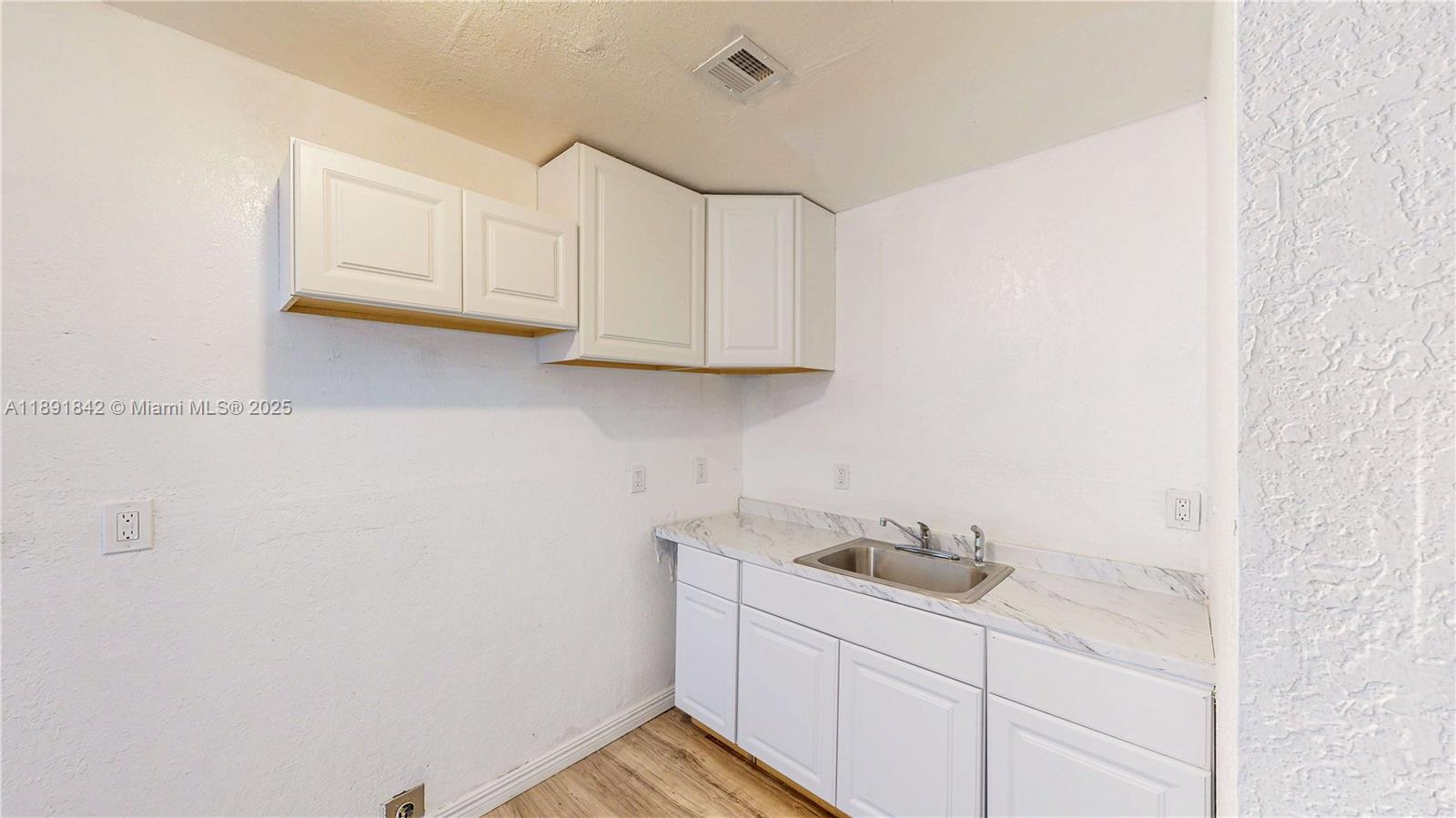 Ver detalles / 3444 sq. ft. $ 2025-10-07 0 foto