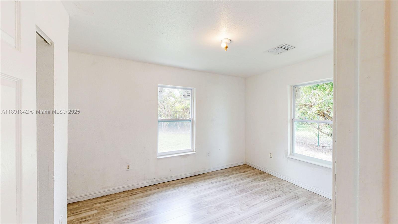 Ver detalles / 3444 sq. ft. $ 2025-10-07 0 foto