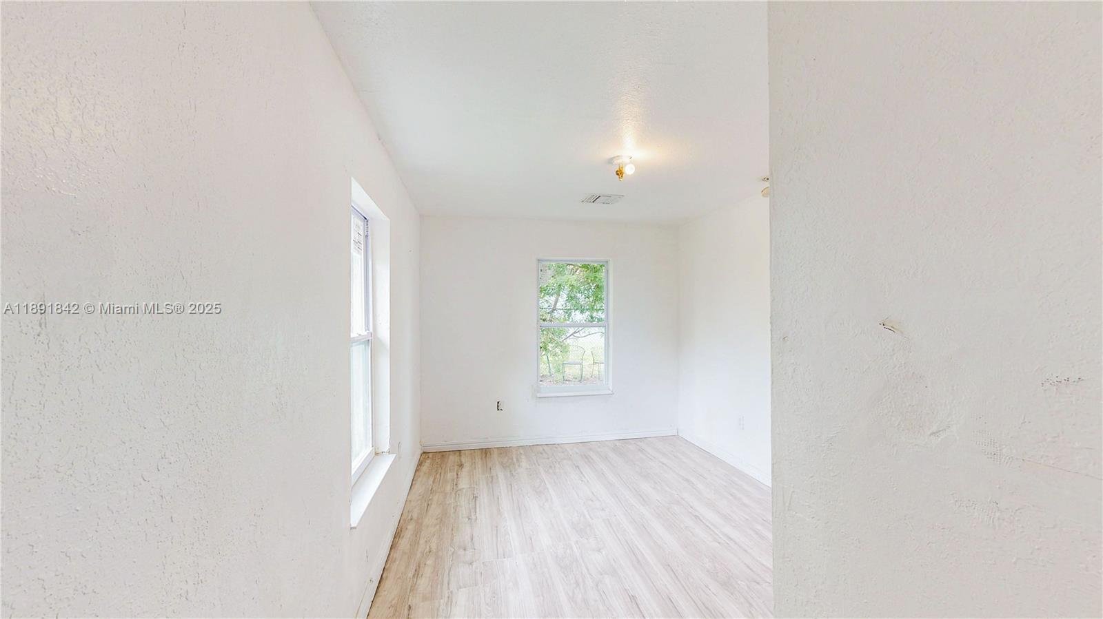 Ver detalles / 3444 sq. ft. $ 2025-10-07 0 foto