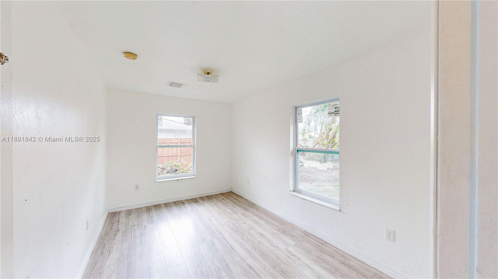 Ver detalles / 3444 sq. ft. $ 2025-10-07 0 foto