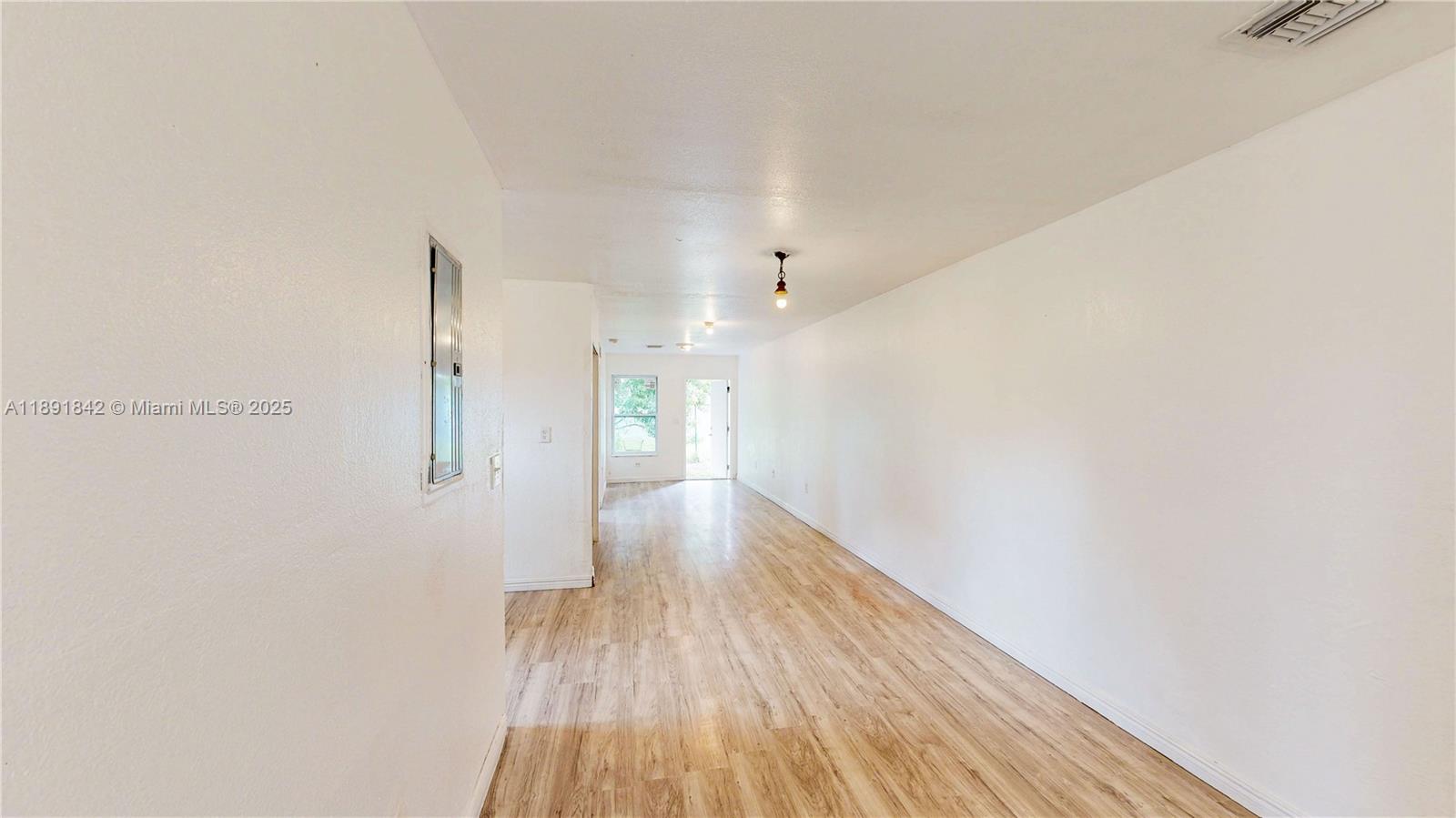 Ver detalles / 3444 sq. ft. $ 2025-10-07 0 foto