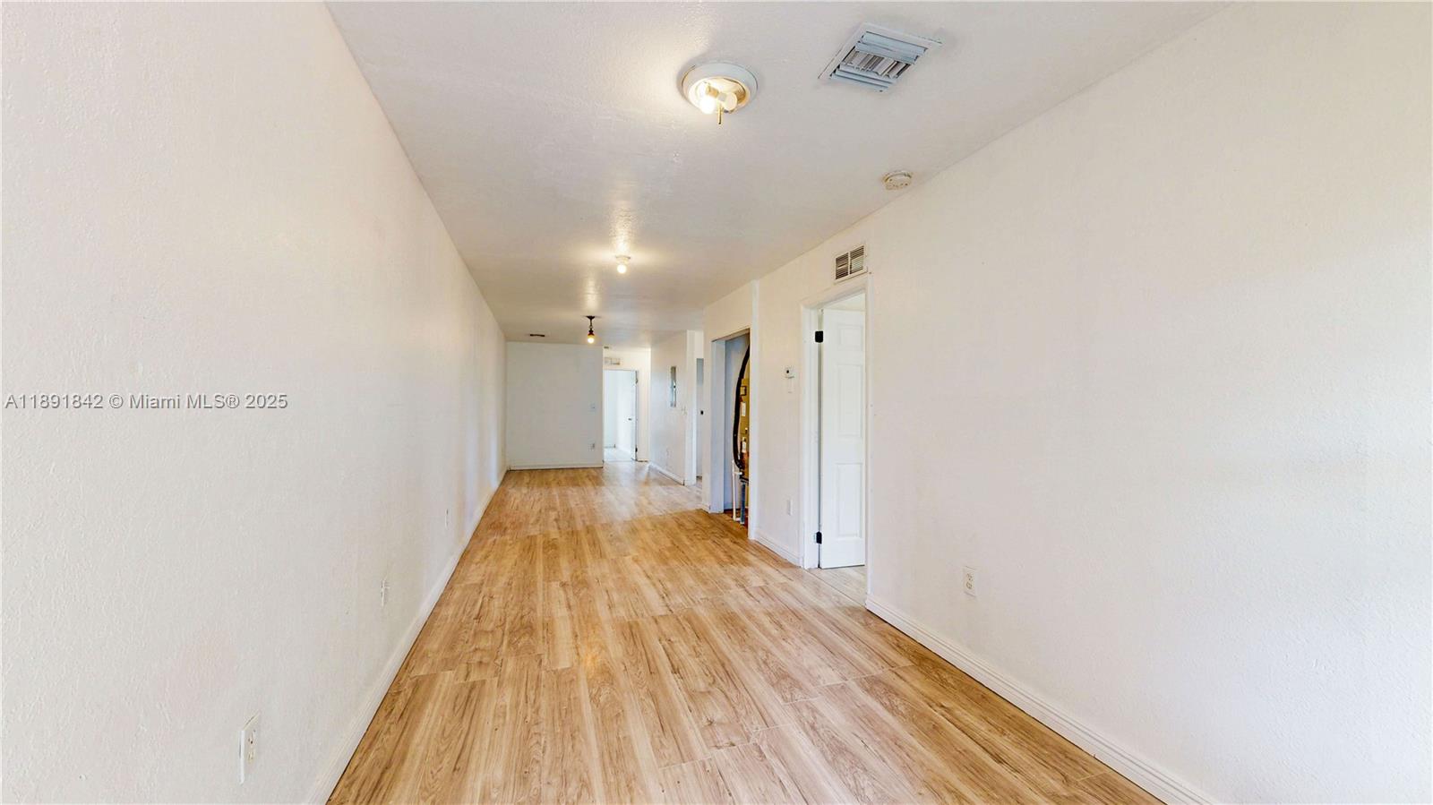 Ver detalles / 3444 sq. ft. $ 2025-10-07 0 foto