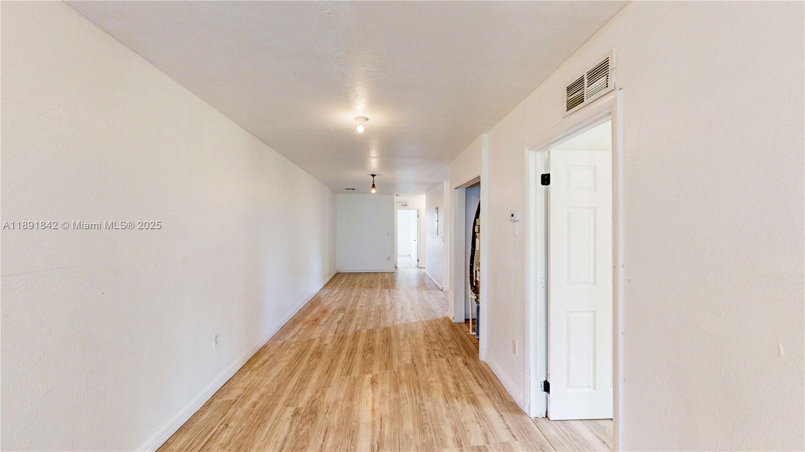 Ver detalles / 3444 sq. ft. $ 2025-10-07 0 foto