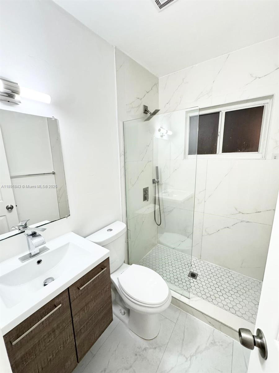   /   sq. ft. $ 2025-10-07 0 foto