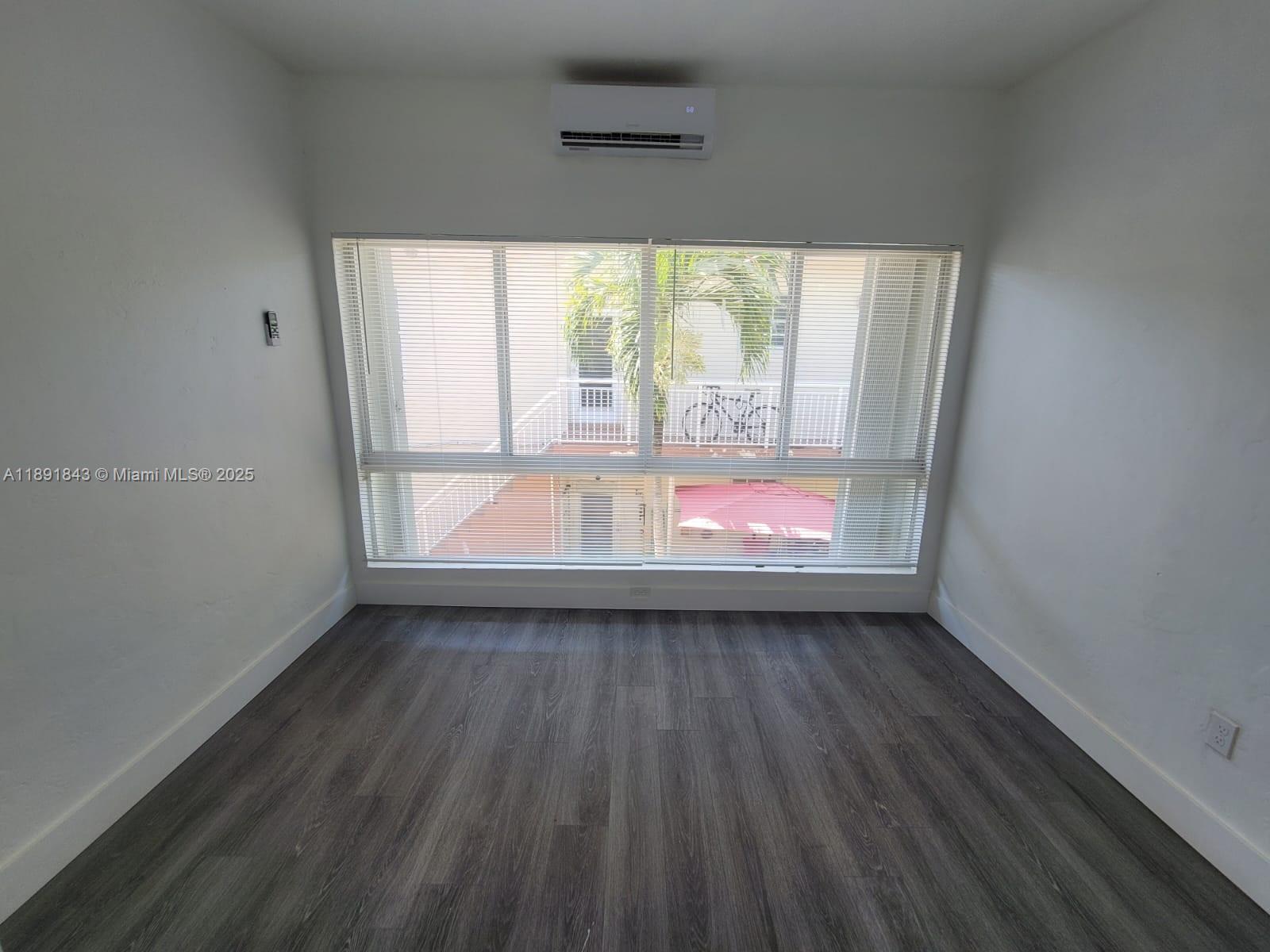   /   sq. ft. $ 2025-10-07 0 foto