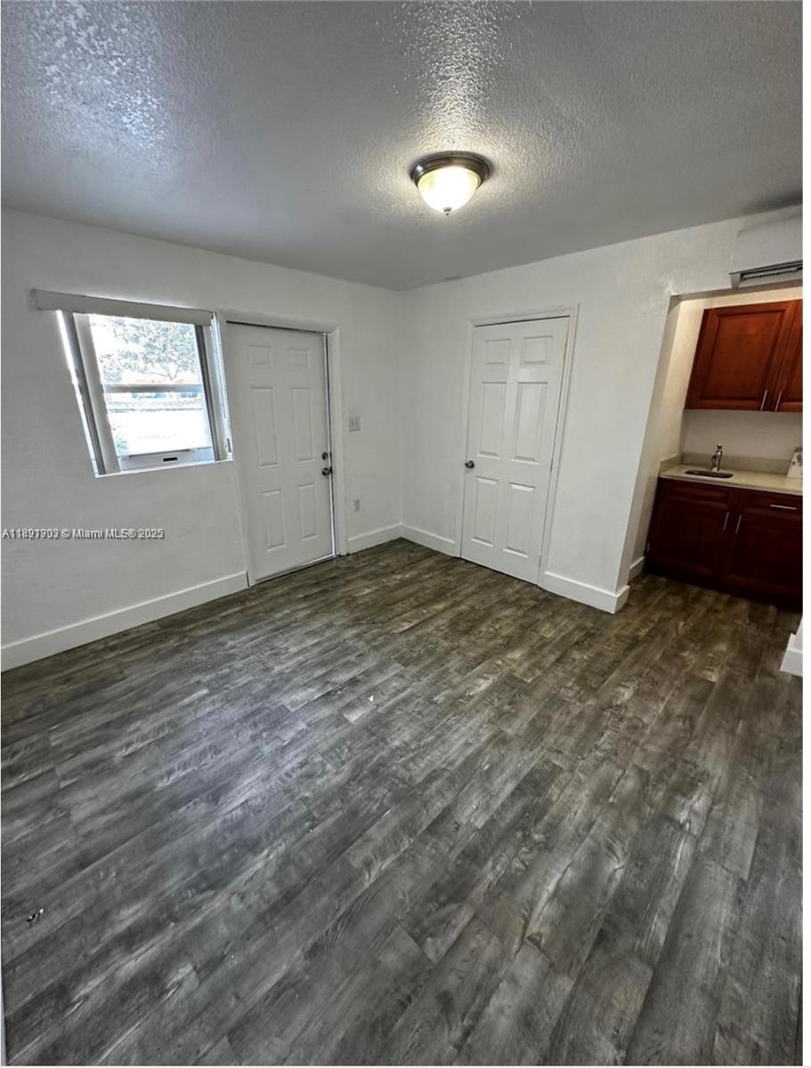 See details / 1792 sq. ft. $ 2025-10-07 0 Photo
