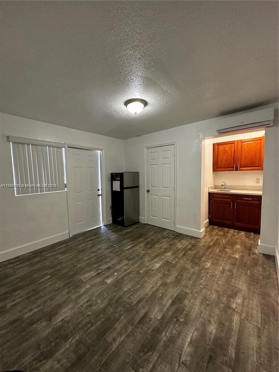 See details / 1792 sq. ft. $ 2025-10-07 0 Photo