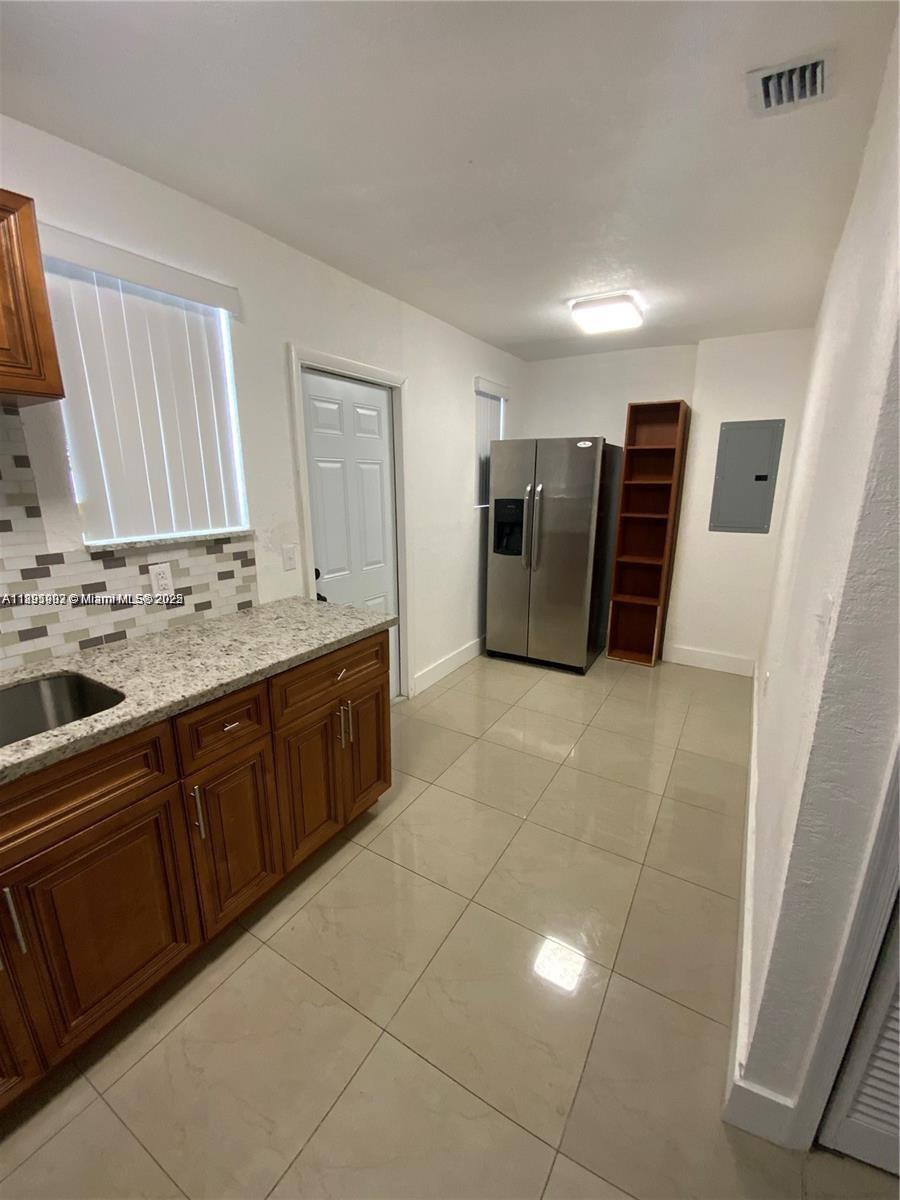 See details / 1792 sq. ft. $ 2025-10-07 0 Photo