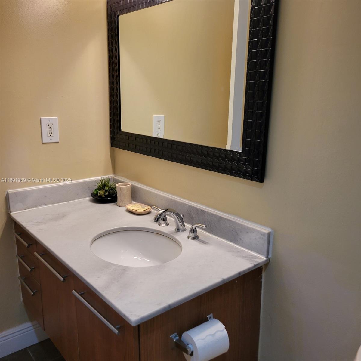 Photo of 19370 Collins Ave  #1120, Sunny Isles Beach, Florida, 33160 - guest bath