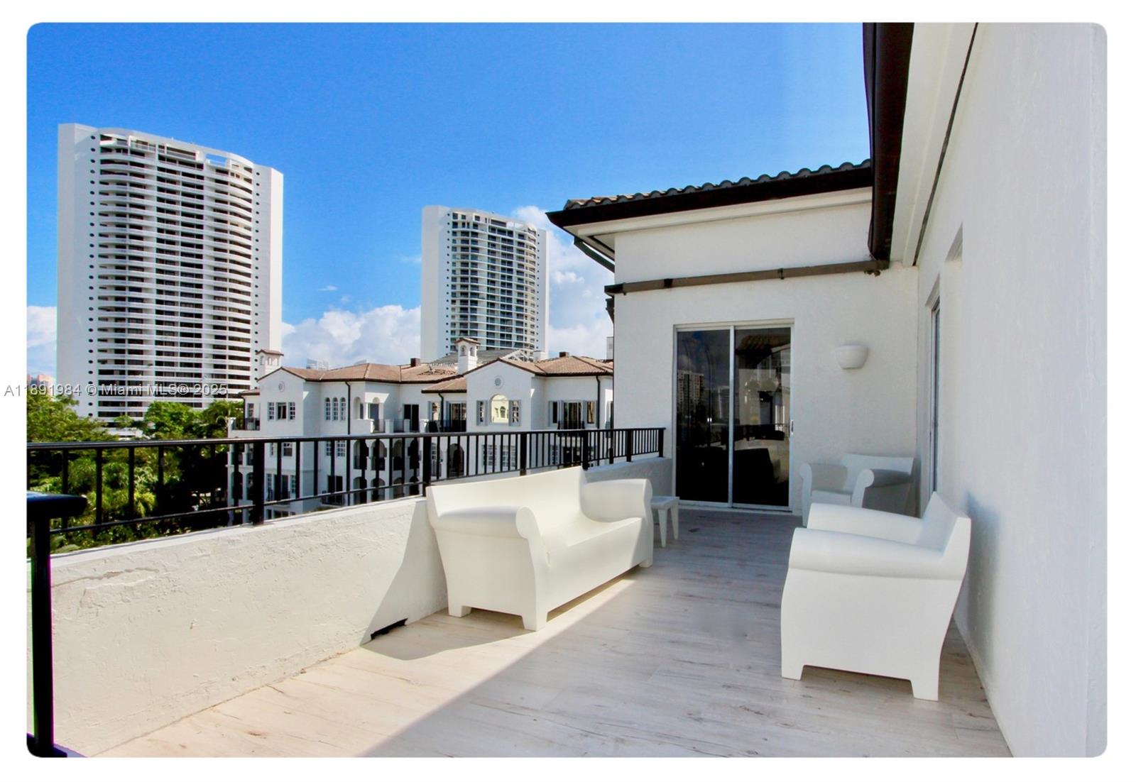 See details DPH01 4 / 5 4339 sq. ft. $ 2025-10-07 0 Photo