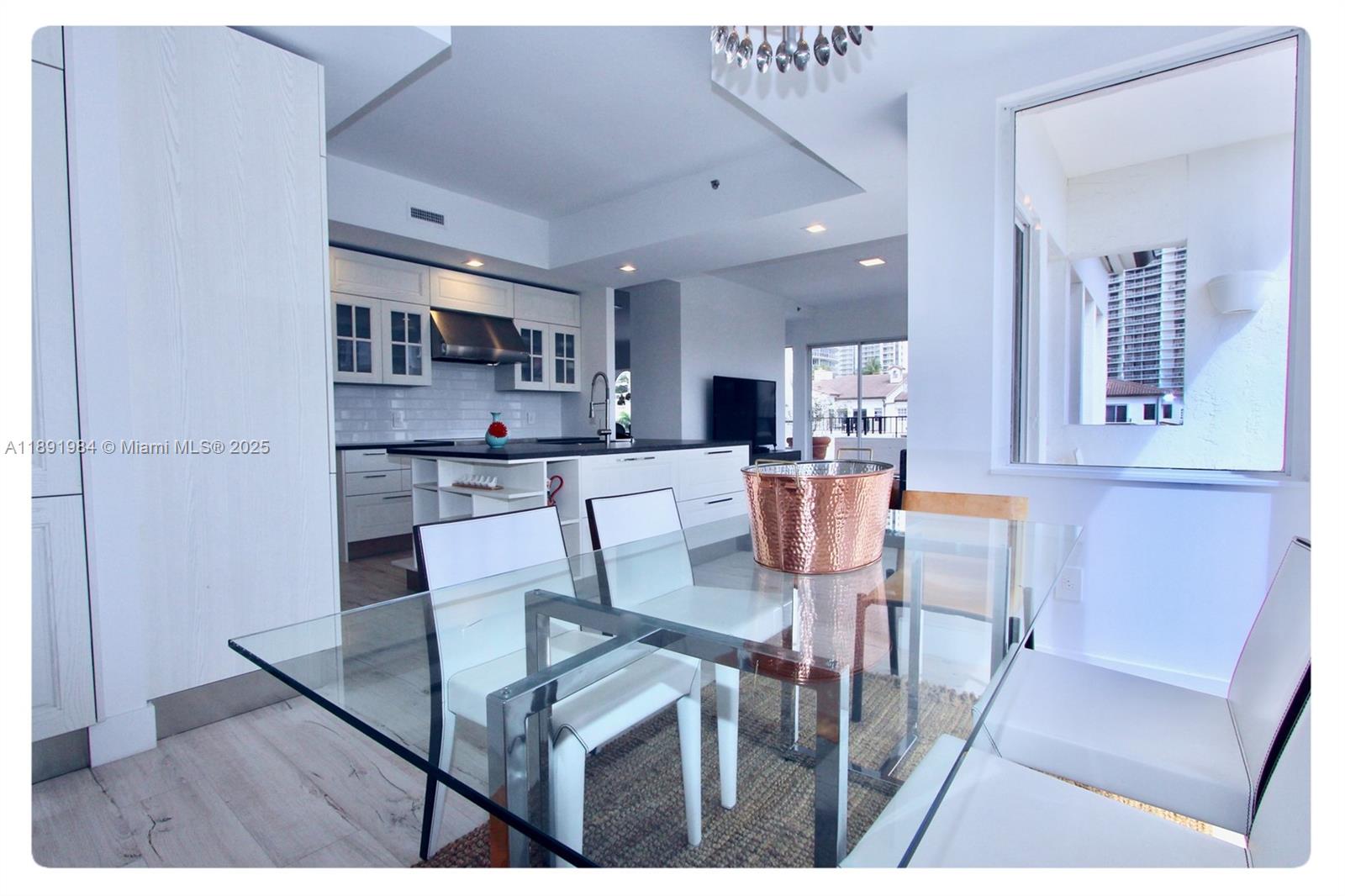 See details DPH01 4 / 5 4339 sq. ft. $ 2025-10-07 0 Photo