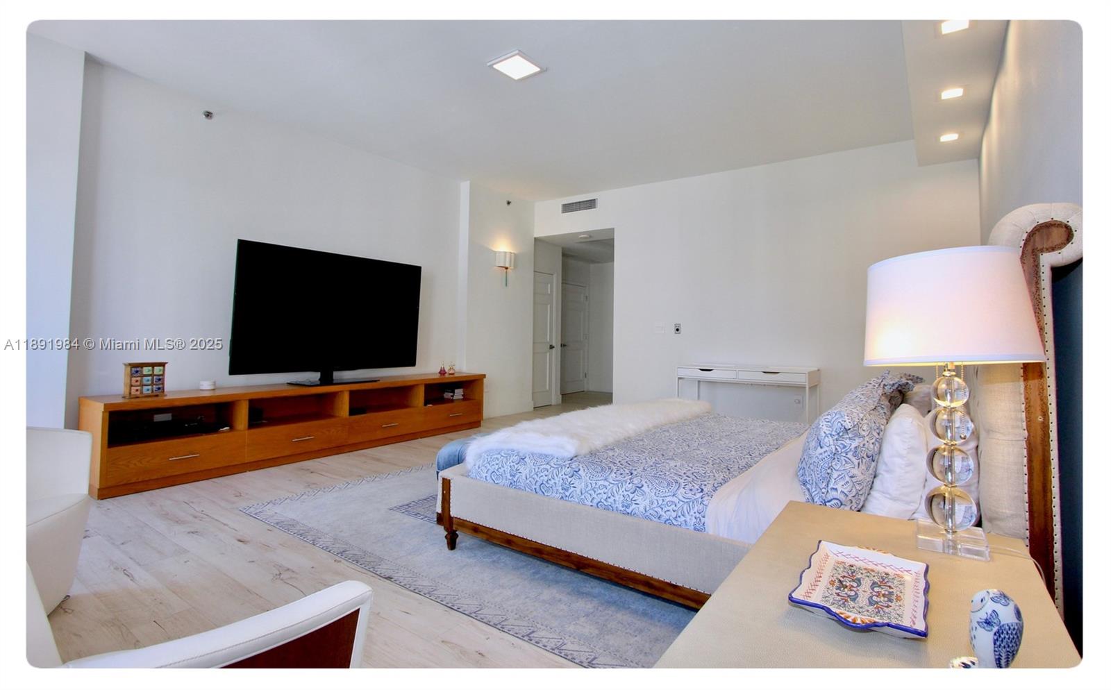 See details DPH01 4 / 5 4339 sq. ft. $ 2025-10-07 0 Photo