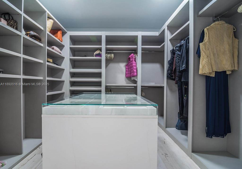 DPH01 4 / 5 4339 sq. ft. $ 2025-10-07 0 Photo