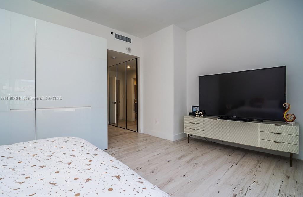 DPH01 4 / 5 4339 sq. ft. $ 2025-10-07 0 Photo