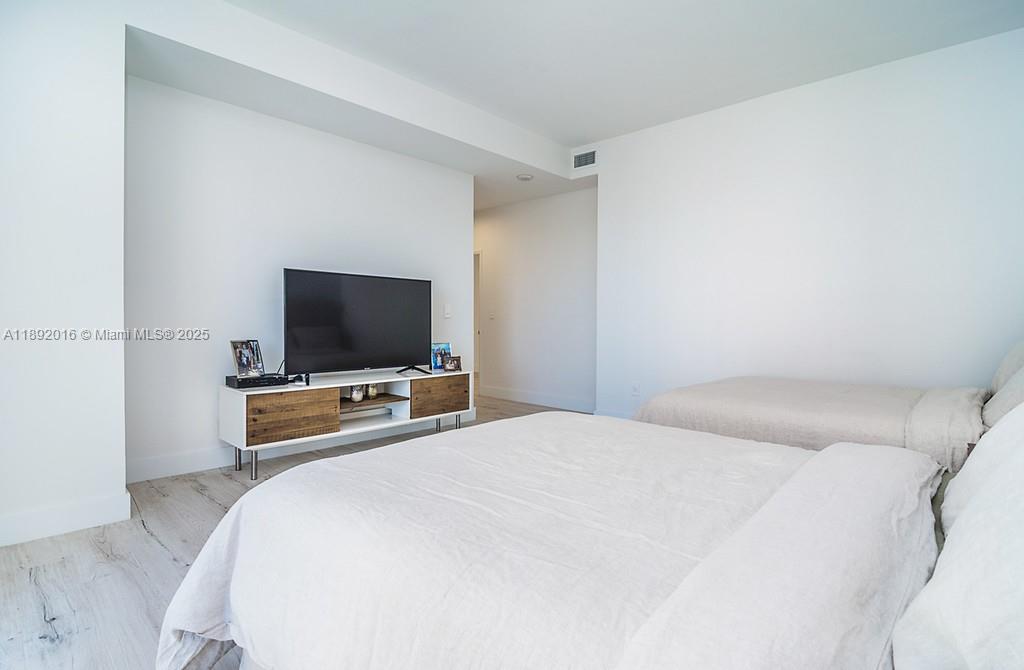 DPH01 4 / 5 4339 sq. ft. $ 2025-10-07 0 Photo