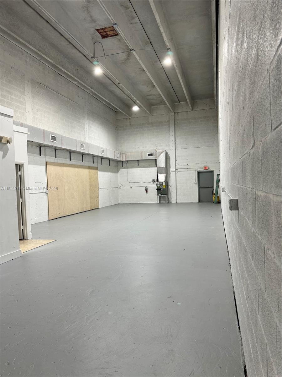 10  /   sq. ft. $ 2025-10-07 0 Photo