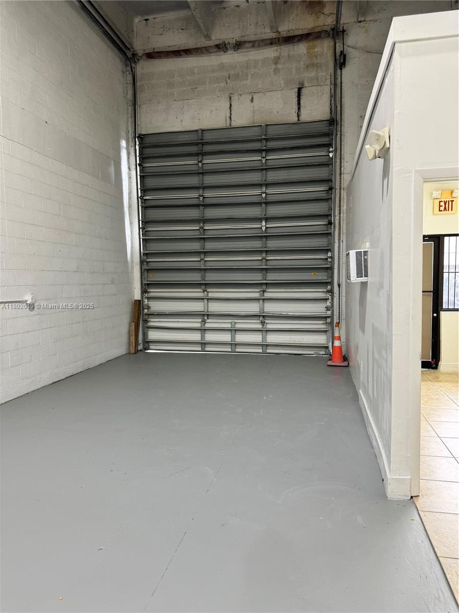 10  /   sq. ft. $ 2025-10-07 0 Photo
