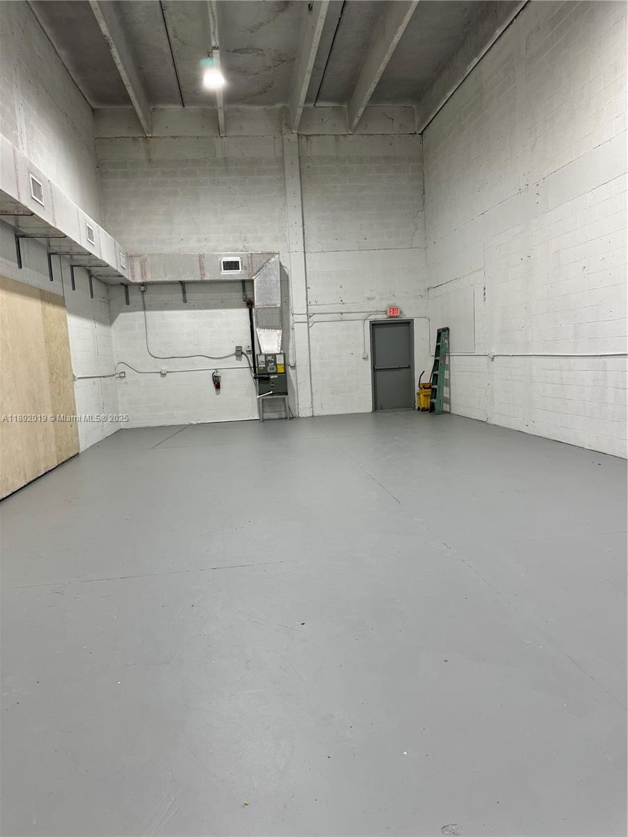 10  /   sq. ft. $ 2025-10-07 0 Photo