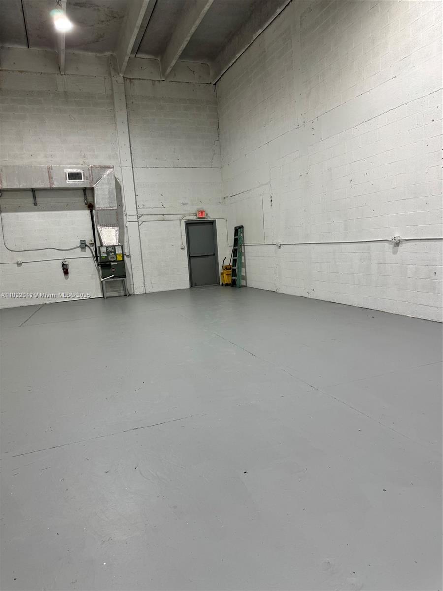 10  /   sq. ft. $ 2025-10-07 0 Photo