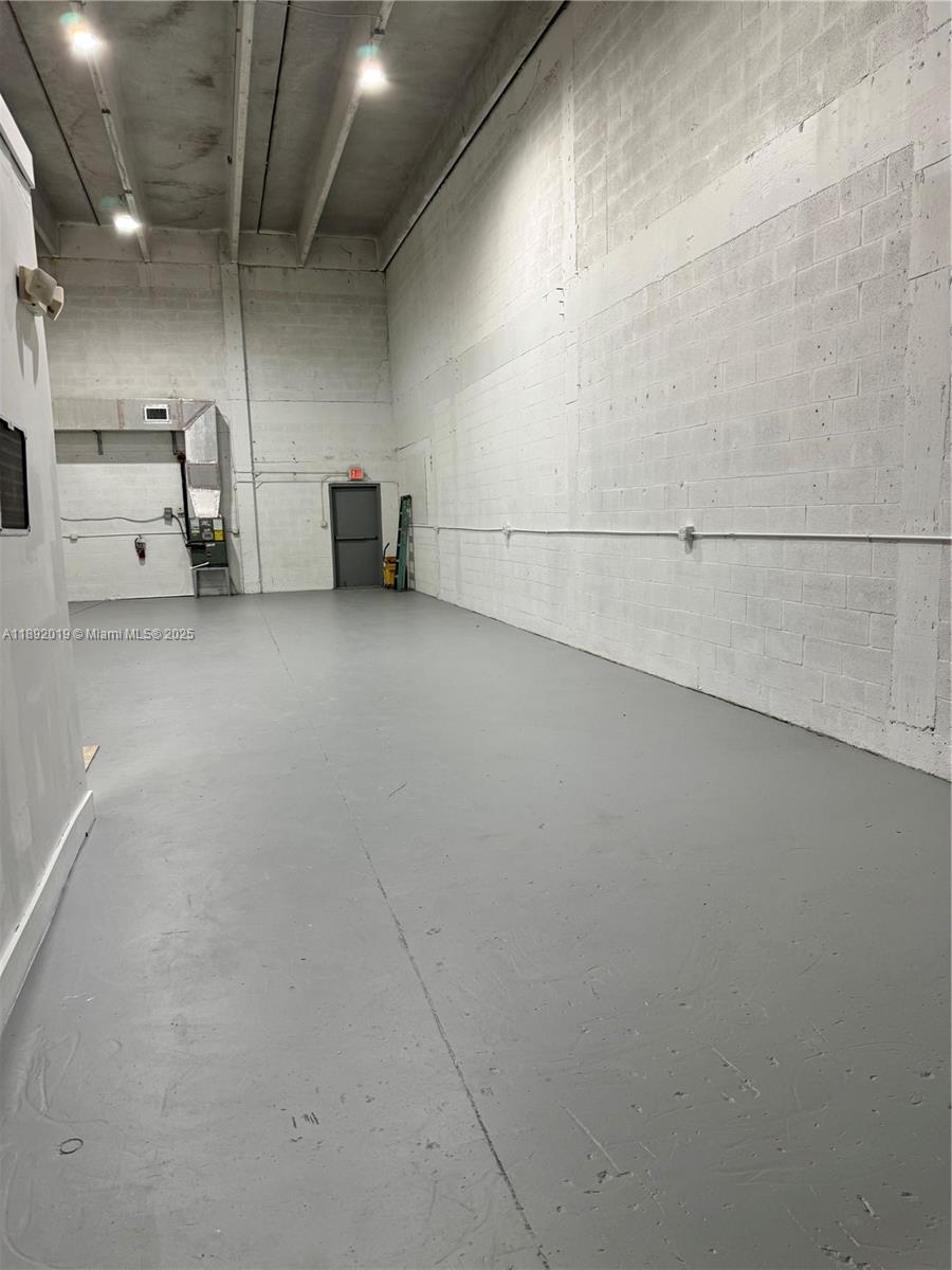10  /   sq. ft. $ 2025-10-07 0 Photo