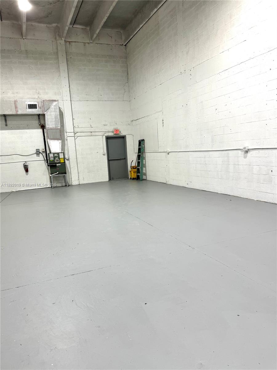 10  /   sq. ft. $ 2025-10-07 0 Photo