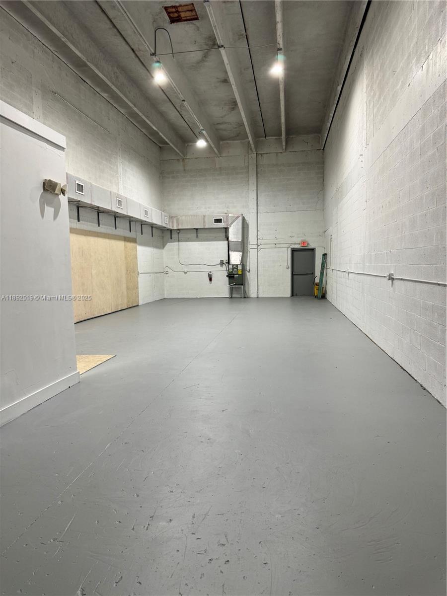 10  /   sq. ft. $ 2025-10-07 0 Photo