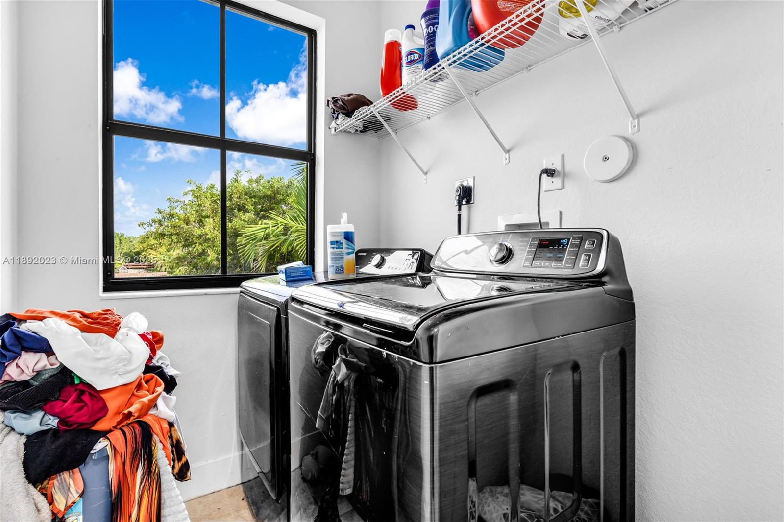 Ver detalles 480 5 / 3 2568 sq. ft. $ 2025-10-07 0 foto