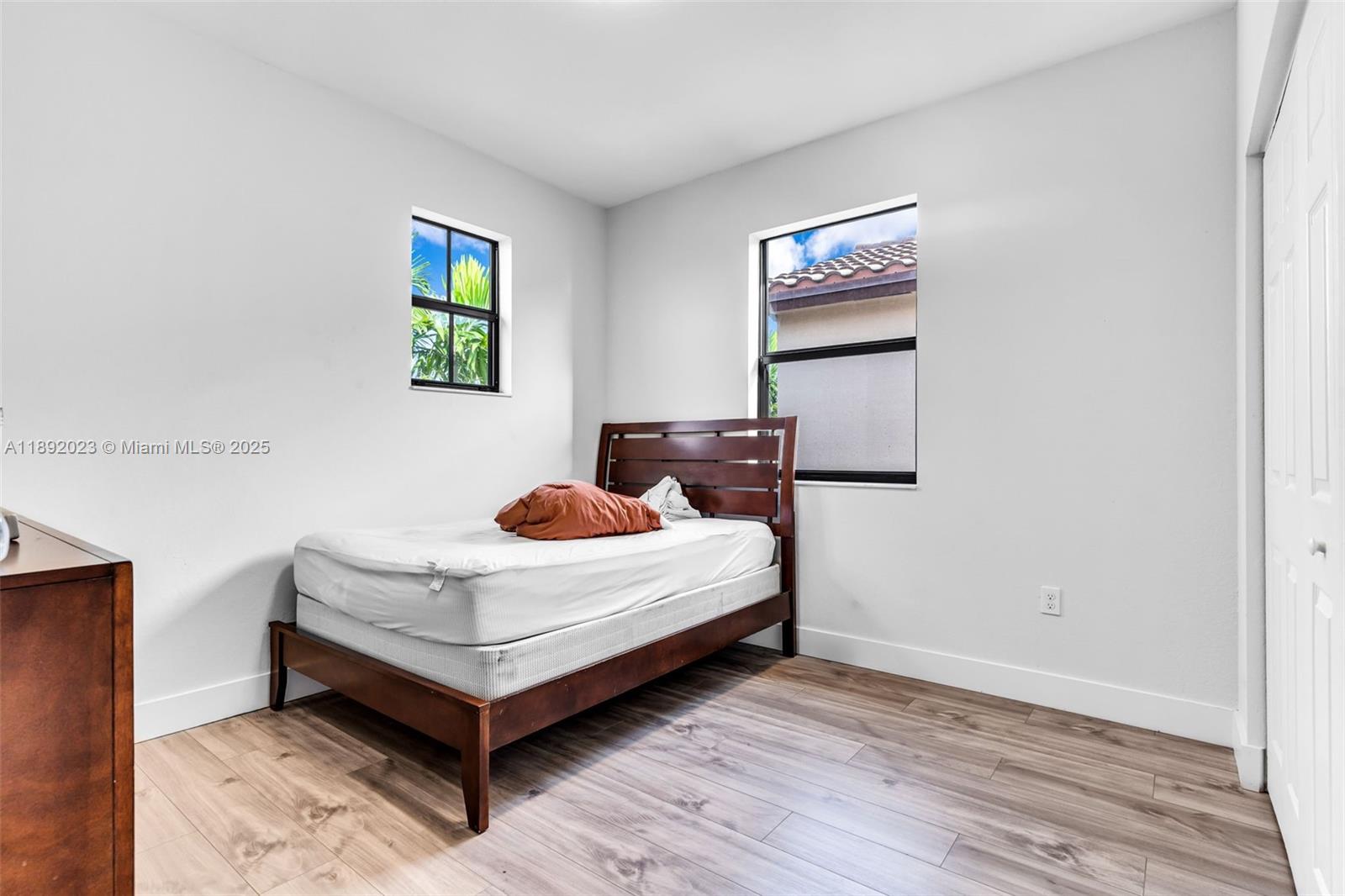 Ver detalles 480 5 / 3 2568 sq. ft. $ 2025-10-07 0 foto