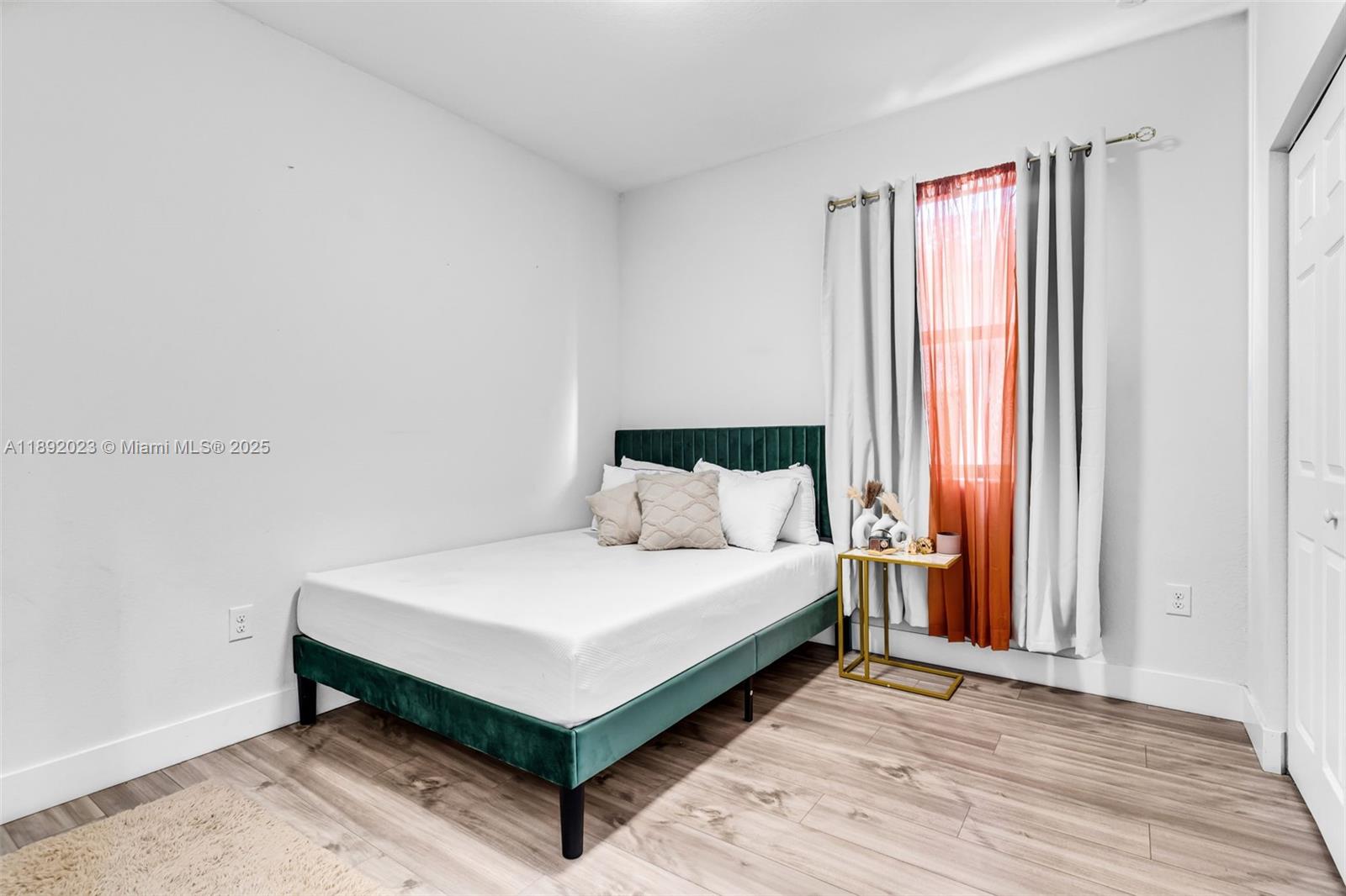 Ver detalles 480 5 / 3 2568 sq. ft. $ 2025-10-07 0 foto