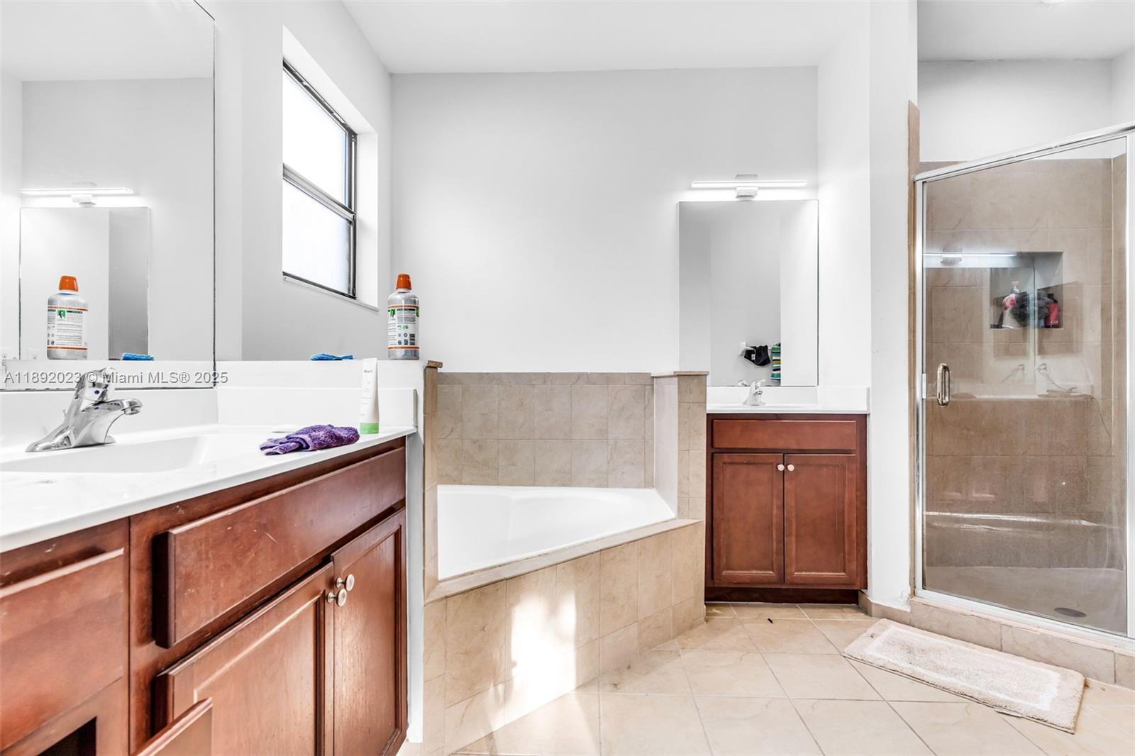 Ver detalles 480 5 / 3 2568 sq. ft. $ 2025-10-07 0 foto