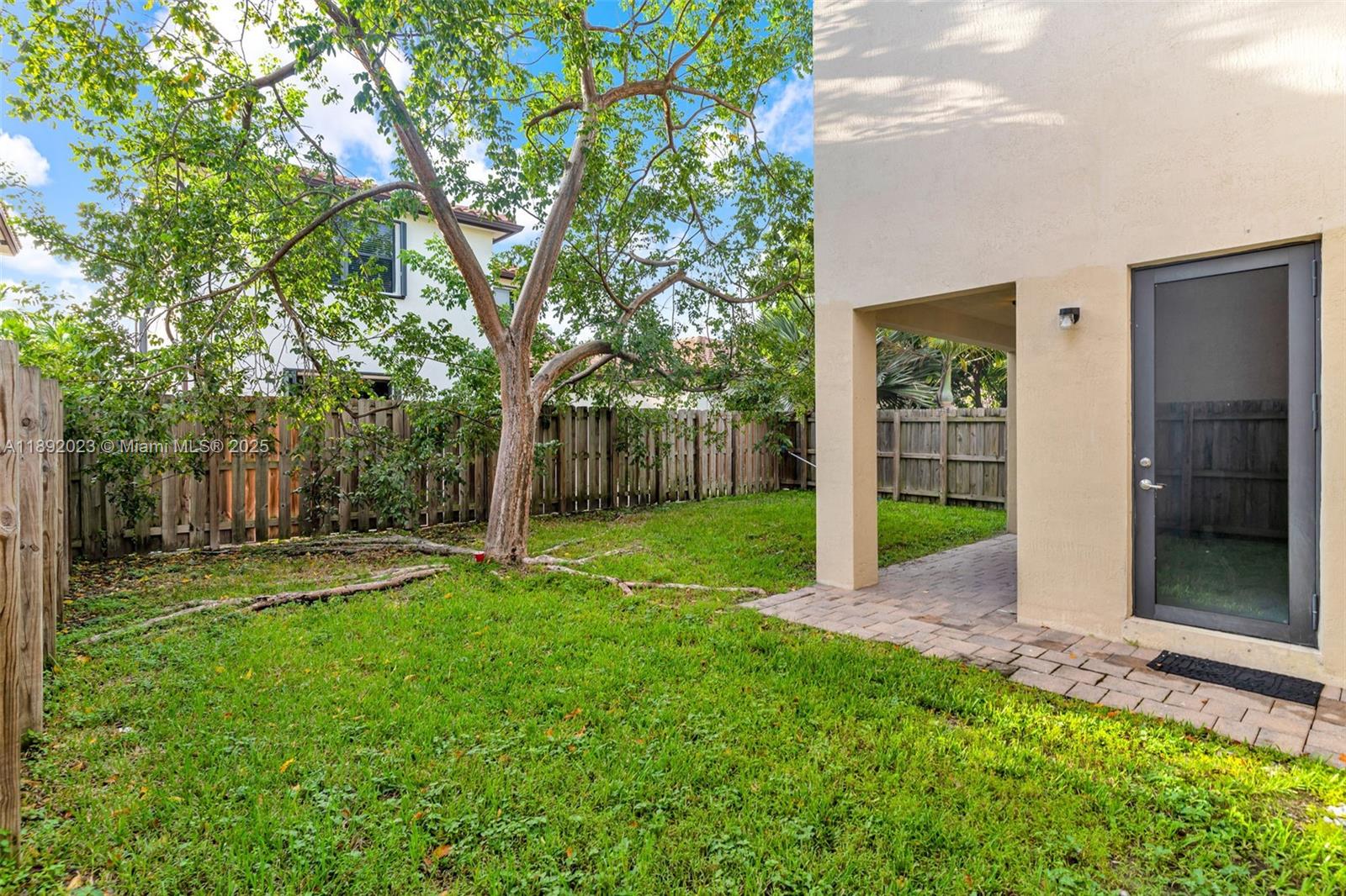 Ver detalles 480 5 / 3 2568 sq. ft. $ 2025-10-07 0 foto