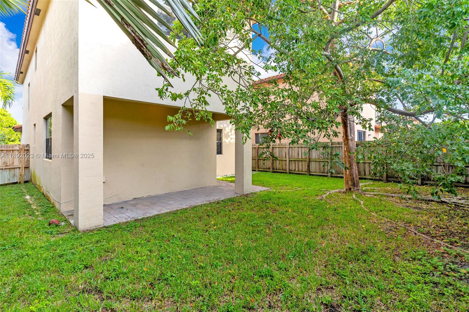 Ver detalles 480 5 / 3 2568 sq. ft. $ 2025-10-07 0 foto